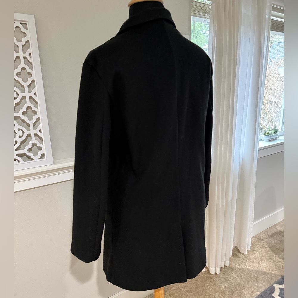 Elegant Black Coat - Picture 5 of 9